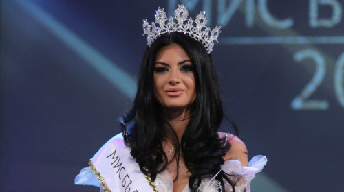 Мис България се пусна без грим и я попиляха СНИМКА