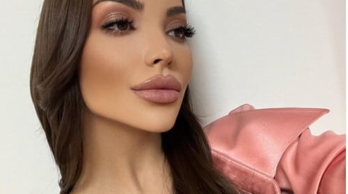 Мистериозният “А“ заведе Жасмина Стоичкова на почивка в Кан СНИМКА Мистериозният “А“ заведе Жасмина Стоичкова на почивка в Кан СНИМКА