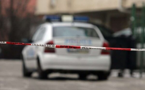 Рязана 400 пъти с макетно ножче, пребита и с обръсната глава: Брутално зверство с 18-г. момиче потресе България ВИДЕО 18+